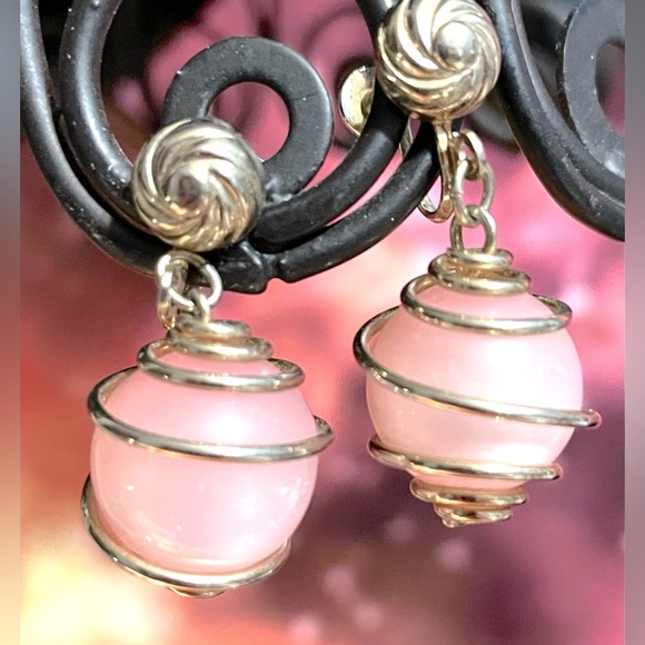 Jewelry - Pink marble caged dangle earrings